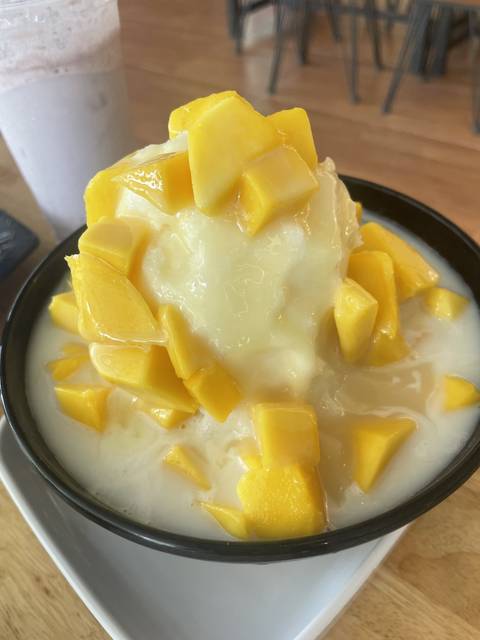       Mango dessert with creamy toppings.
  