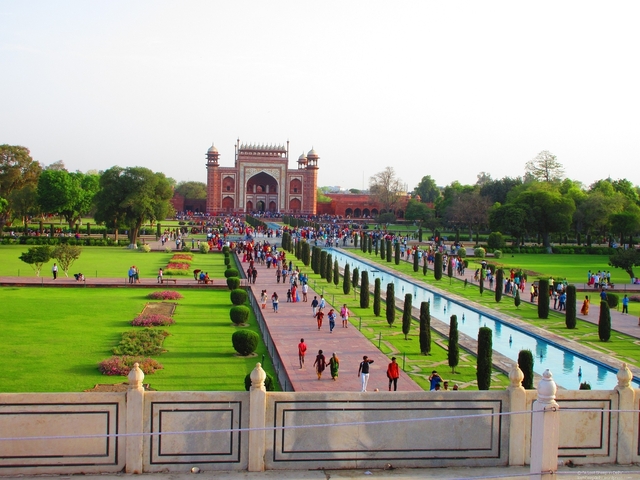       View of entrance gate in Agra
  