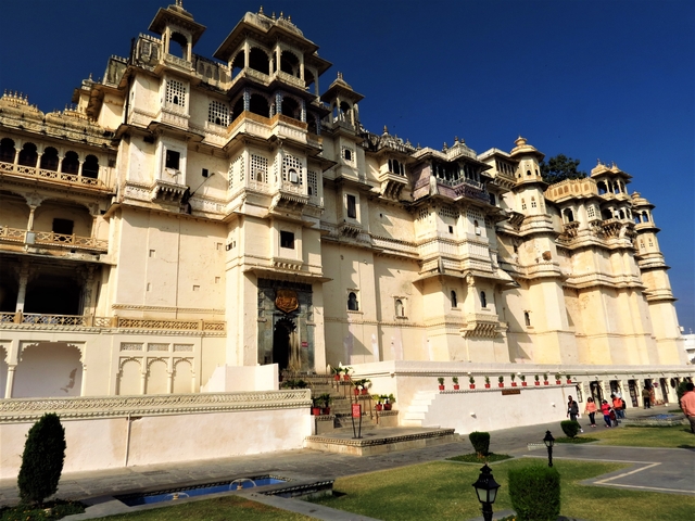       The facade of the City Palace complex.
  