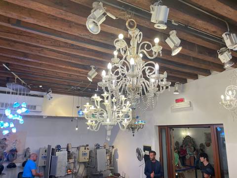 Chandelier display inside a shop, various lighting.