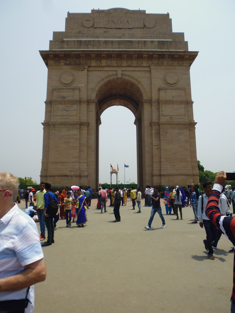 Crowd of people in front of India Gate.