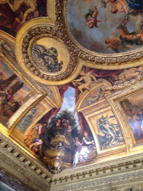      Ceiling with detailed and ornate artwork.
  