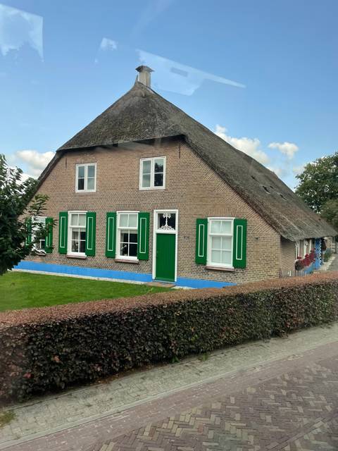       Traditional Dutch house with a thatched roof.
  