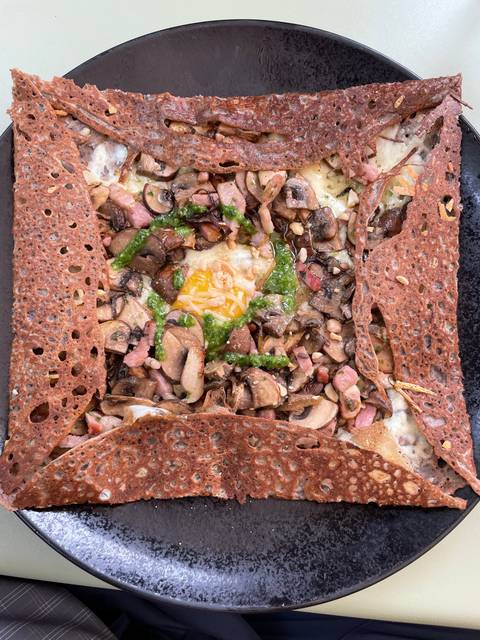       Traditional savory crepe topped with mushrooms and cheese.
  