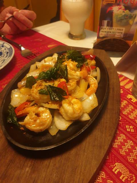 Sizzling plate of shrimp and vegetables