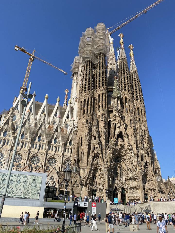 Sagrada Familia with ongoing construction.
