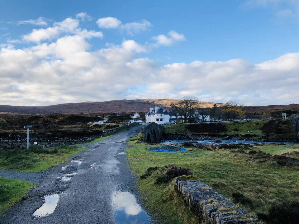 Scenic view of a rural landscape with houses and mountains.