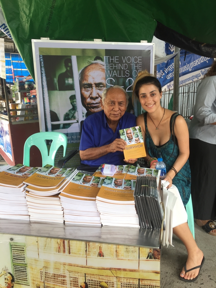 Man sitting with a woman at a booth with books.