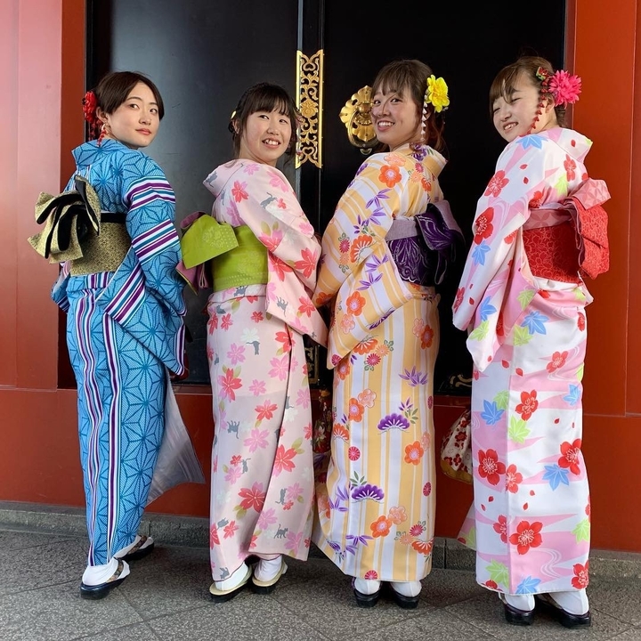 People dressed in traditional kimonos posing.