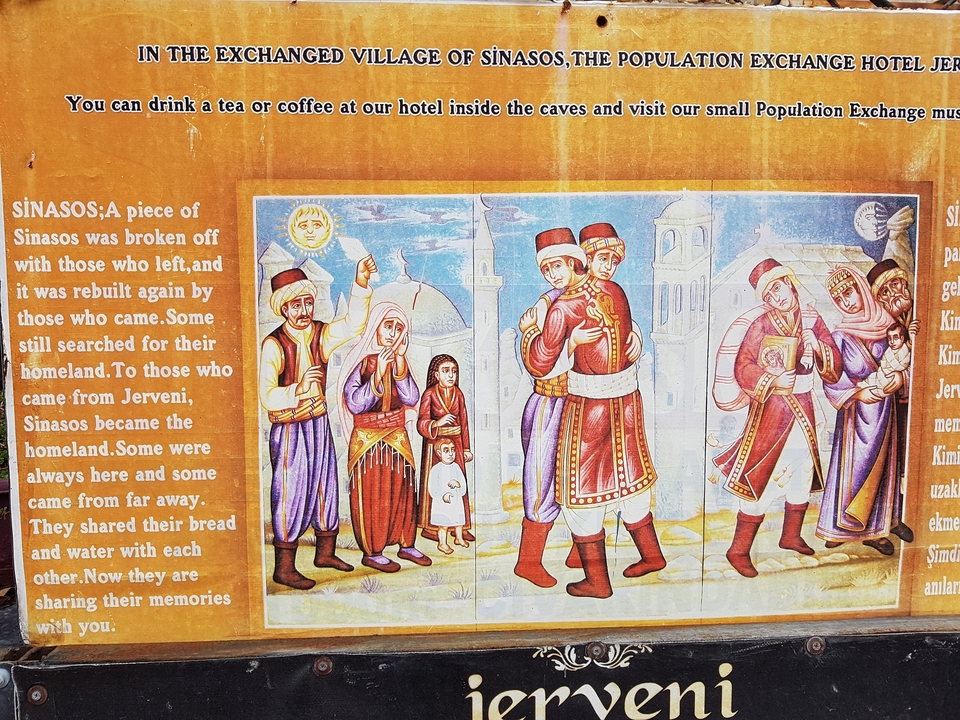 Fresque traditionnelle représentant des personnages historiques.