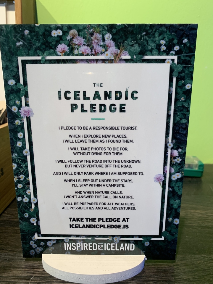 Poster showing the Icelandic Pledge with text.
