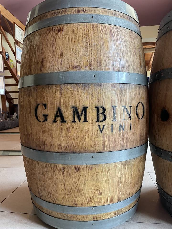 Wooden wine barrel with the label 'Gambino Vini'.