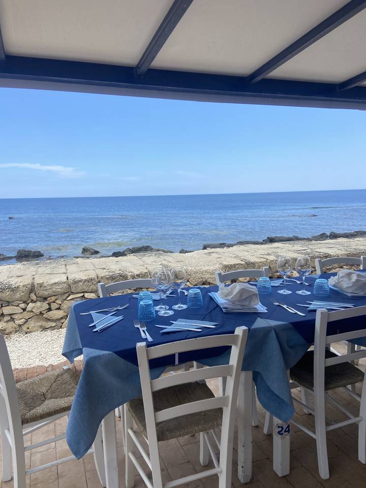 Seaside dining setup with blue-themed tableware.
