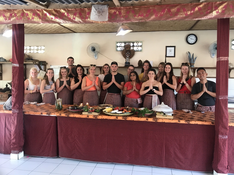 Large group posing at a cooking class.