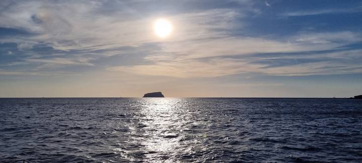 Landscape with the sun reflecting on the sea.