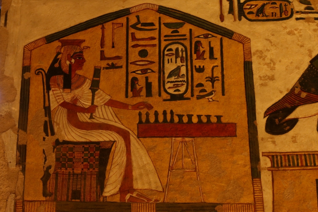 Peinture égyptienne antique sur un mur.