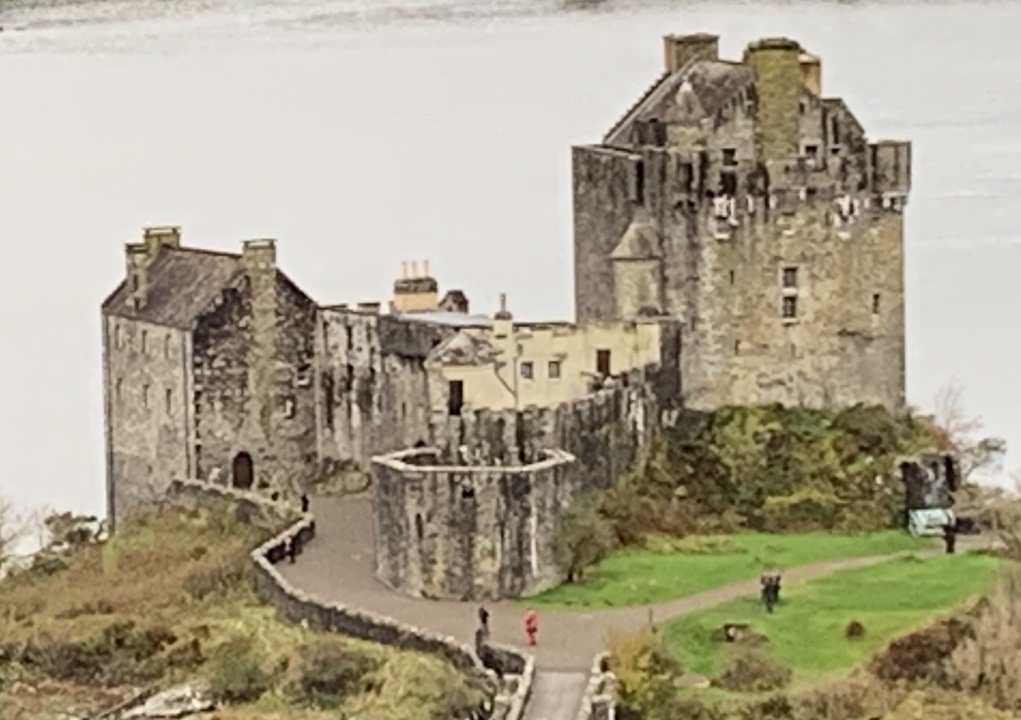 Le château d'Eilean Donan dans un cadre pittoresque.