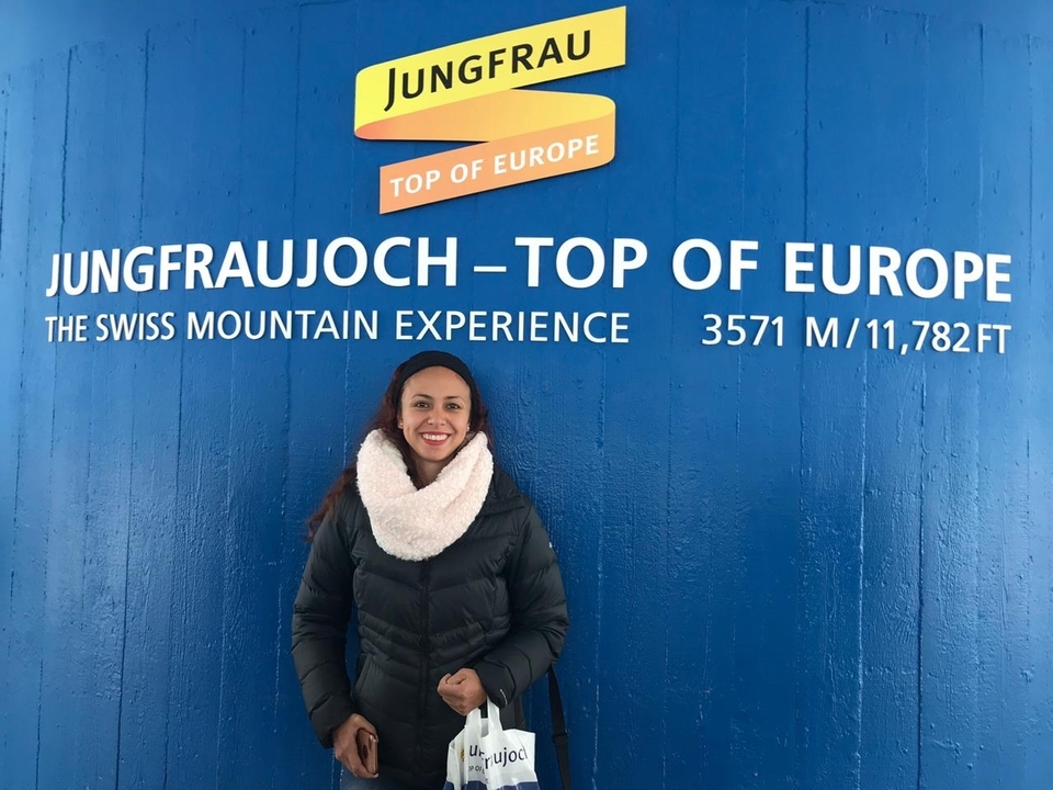 Woman posing in front of Jungfraujoch sign.