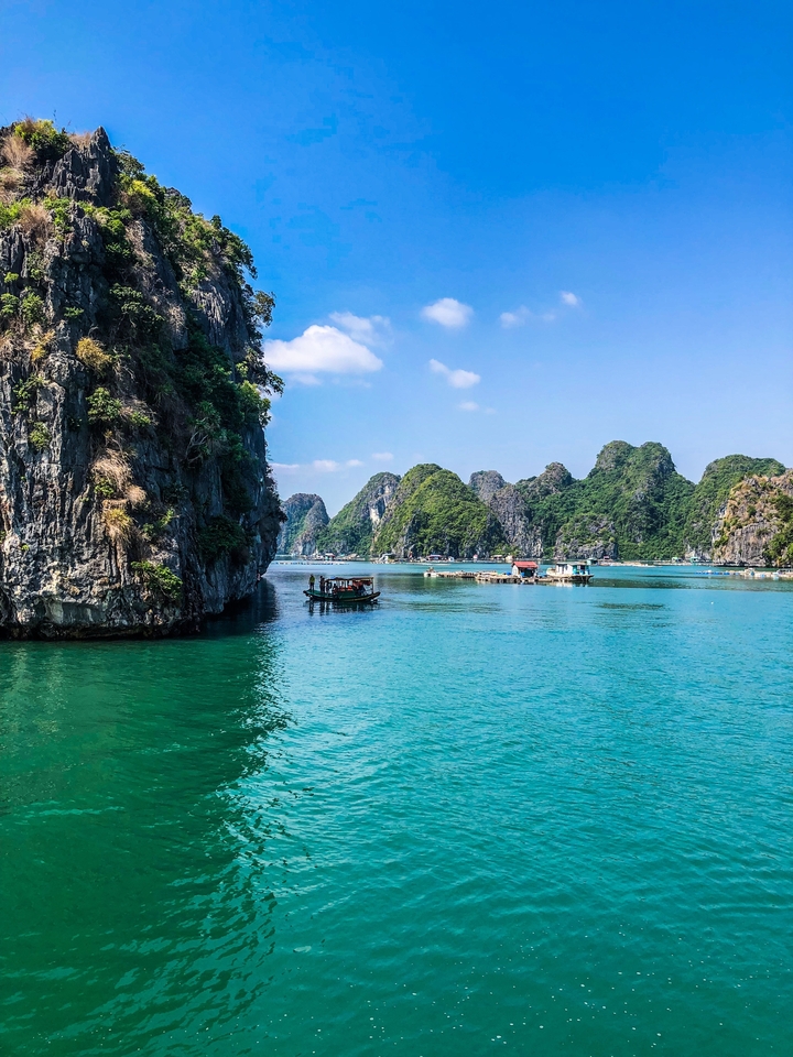 Clear view of a bay with limestone cliffs and blue water.