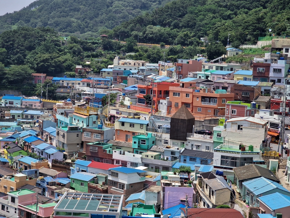 A colorful hillside neighborhood with diverse houses.