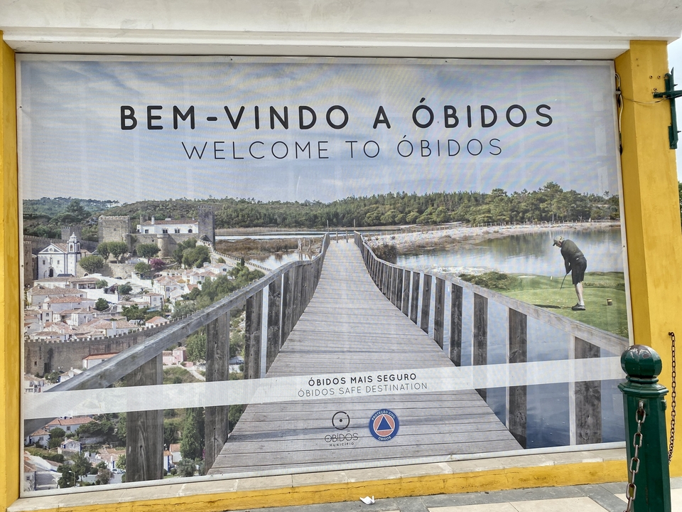 Tourist sign welcoming visitors to Óbidos.
