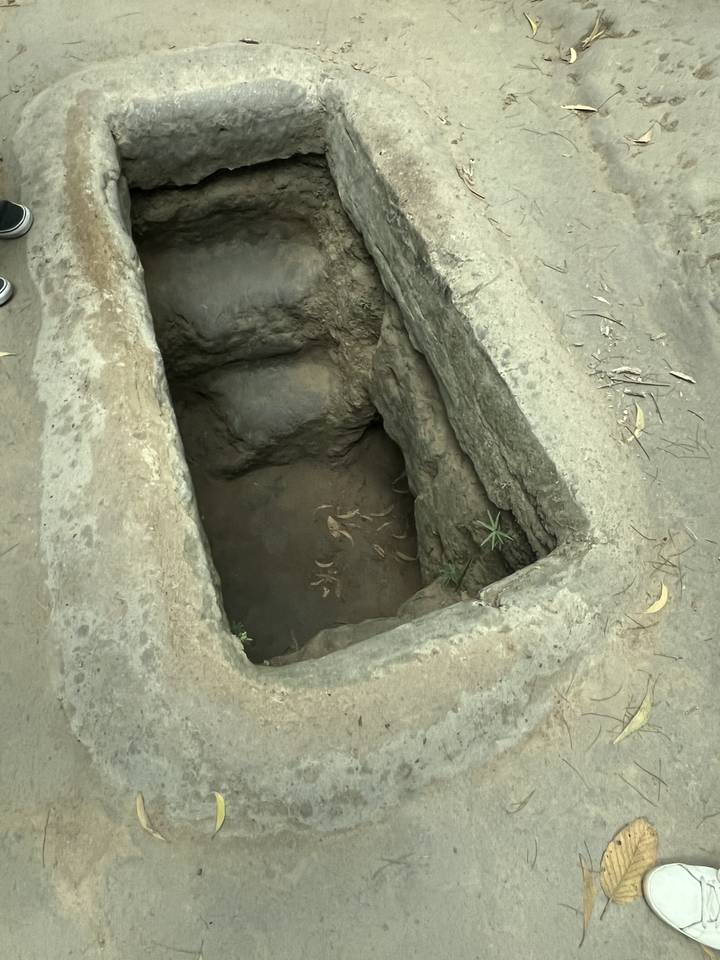 Narrow entrance to tunnels or caverns.