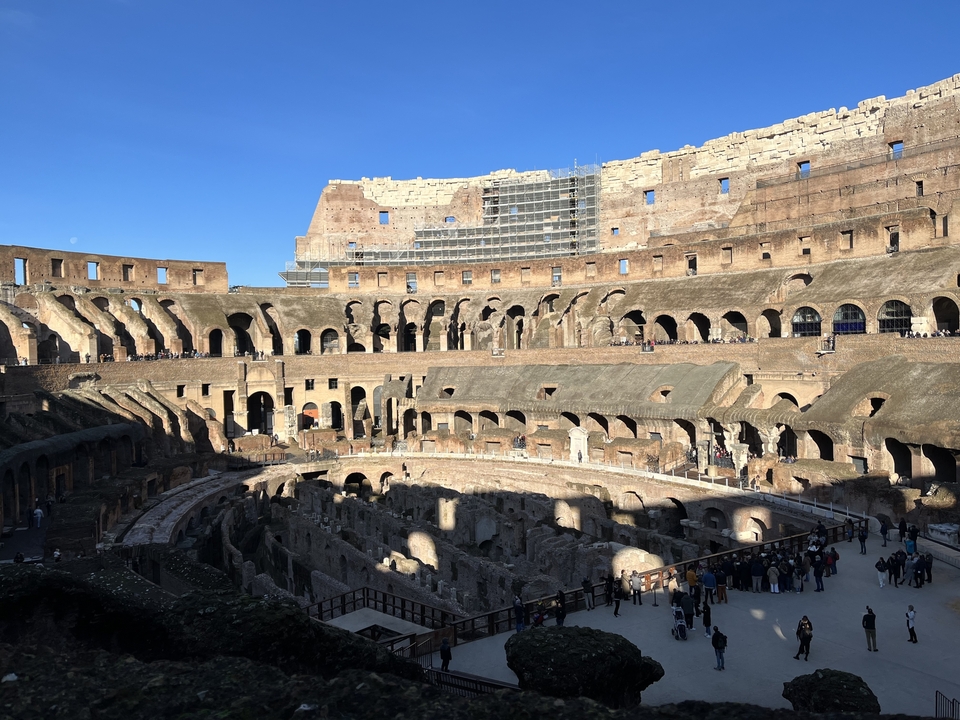 Vue intérieure du Colisée à Rome, Italie.