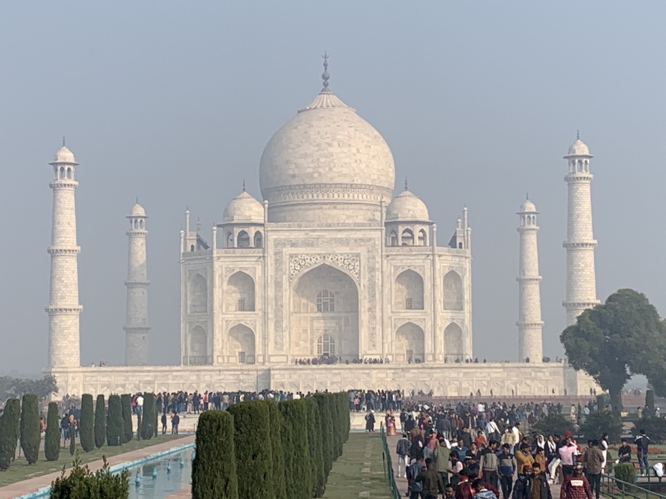 Crowds at the Taj Mahal