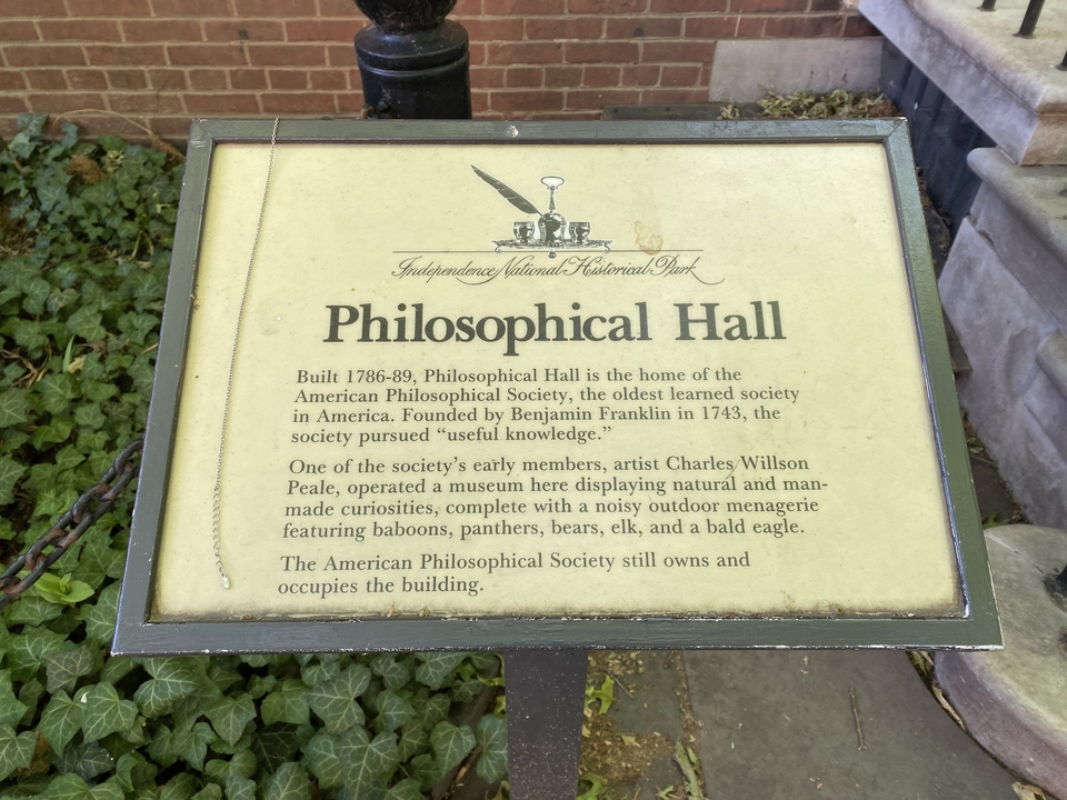 Plaque historique concernant le Philosophical Hall.