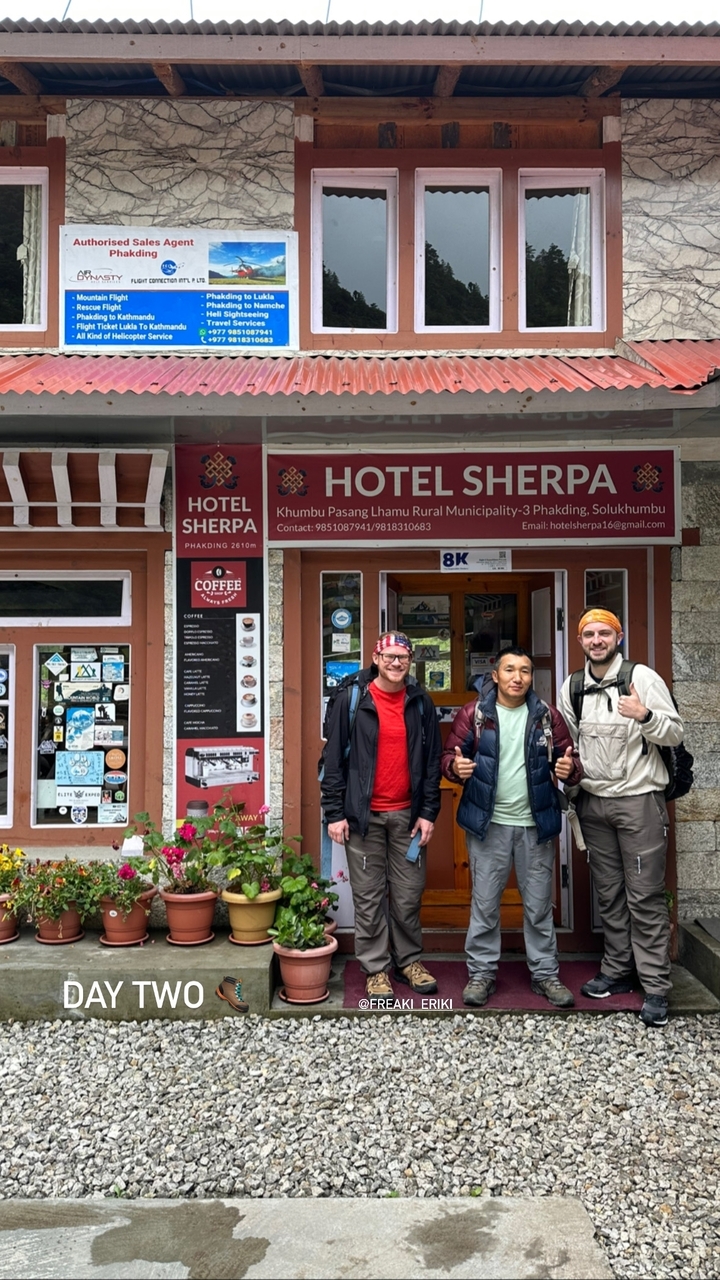 Group of people in front of Hotel Sherpa.