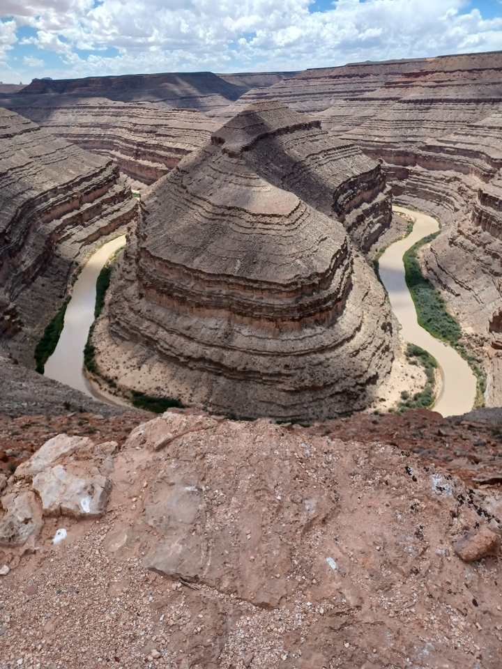 Scenic view of a horseshoe bend in a river.