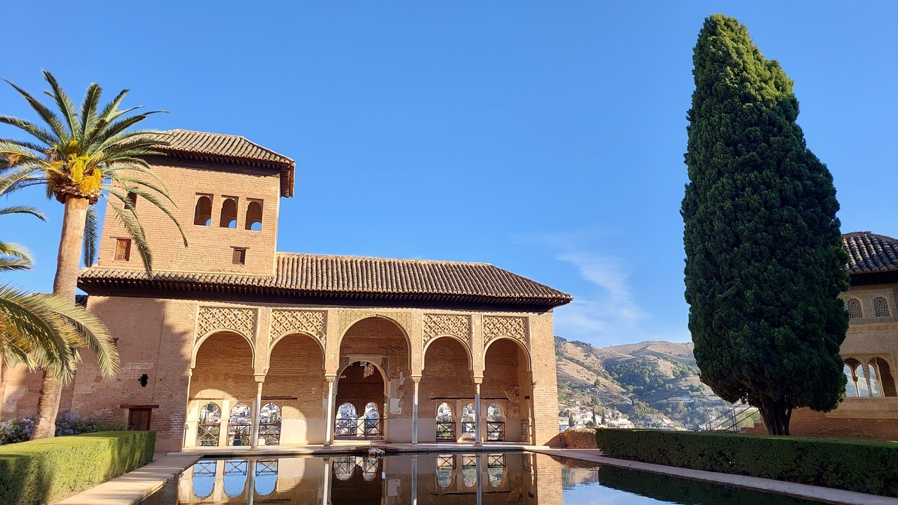 Picturesque view of a historical fort with water reflection.