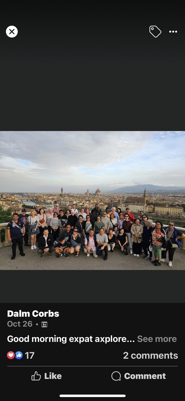 Grande photo de groupe avec une vue panoramique de Florence.