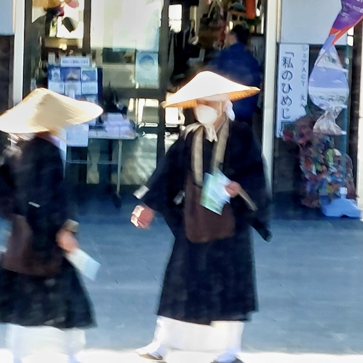 Blurry image of people in traditional clothing.