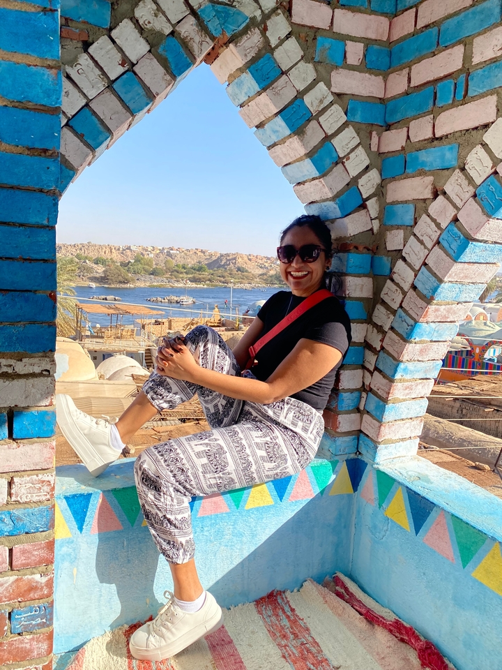 Personne assise avec une vue éclatante sur le fleuve Nil.