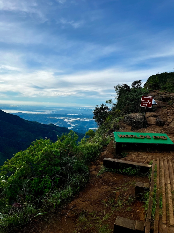Vue spectaculaire depuis une falaise appelée 'World's End'.