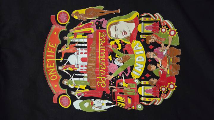 Design graphique coloré avec des éléments culturels indiens.