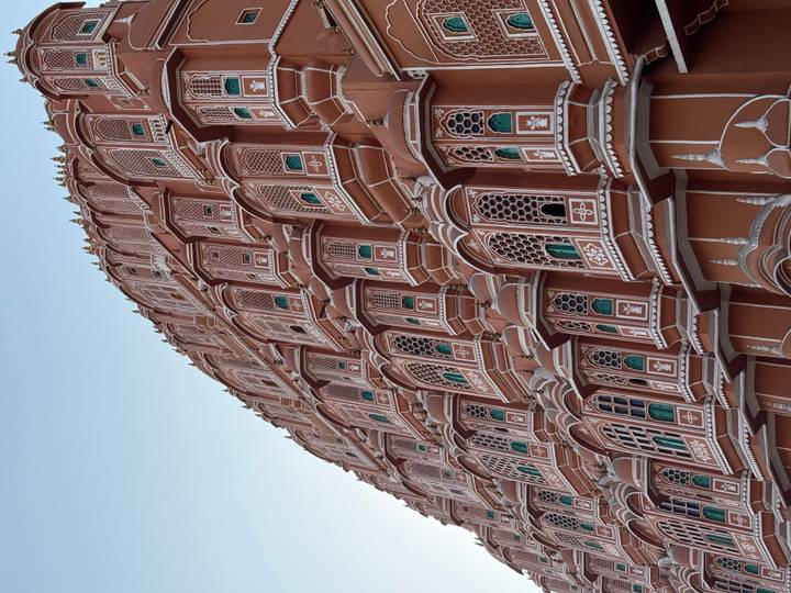 Hawa Mahal's ingewikkelde gevel in Jaipur.