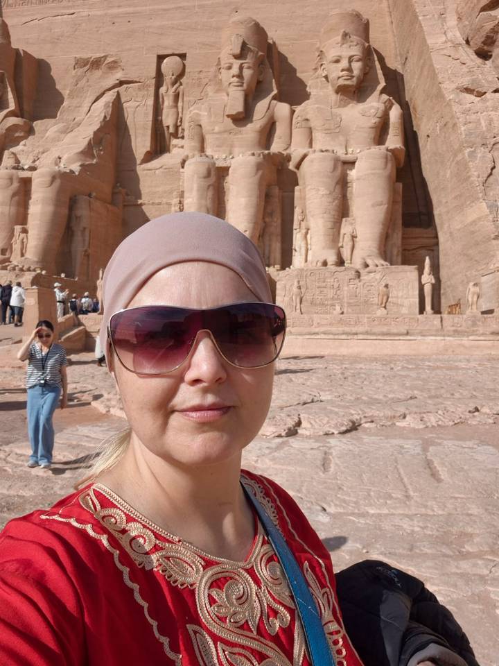 Personne devant le temple d'Abou Simbel.