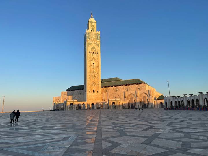 Mosquée Hassan II à Casablanca, Maroc au coucher du soleil.