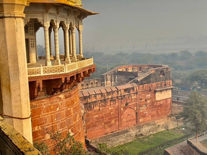 Fort historique par temps brumeux