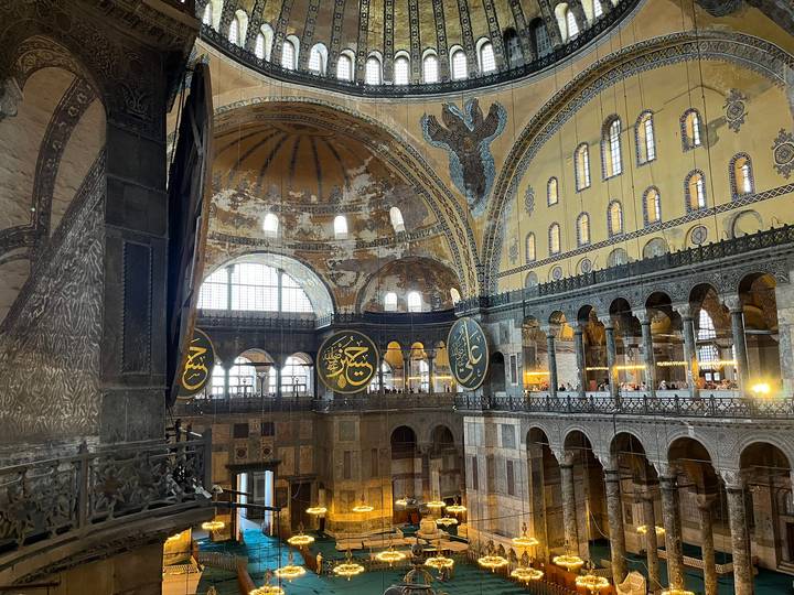 Intérieur de l'historique Sainte-Sophie à Istanbul.