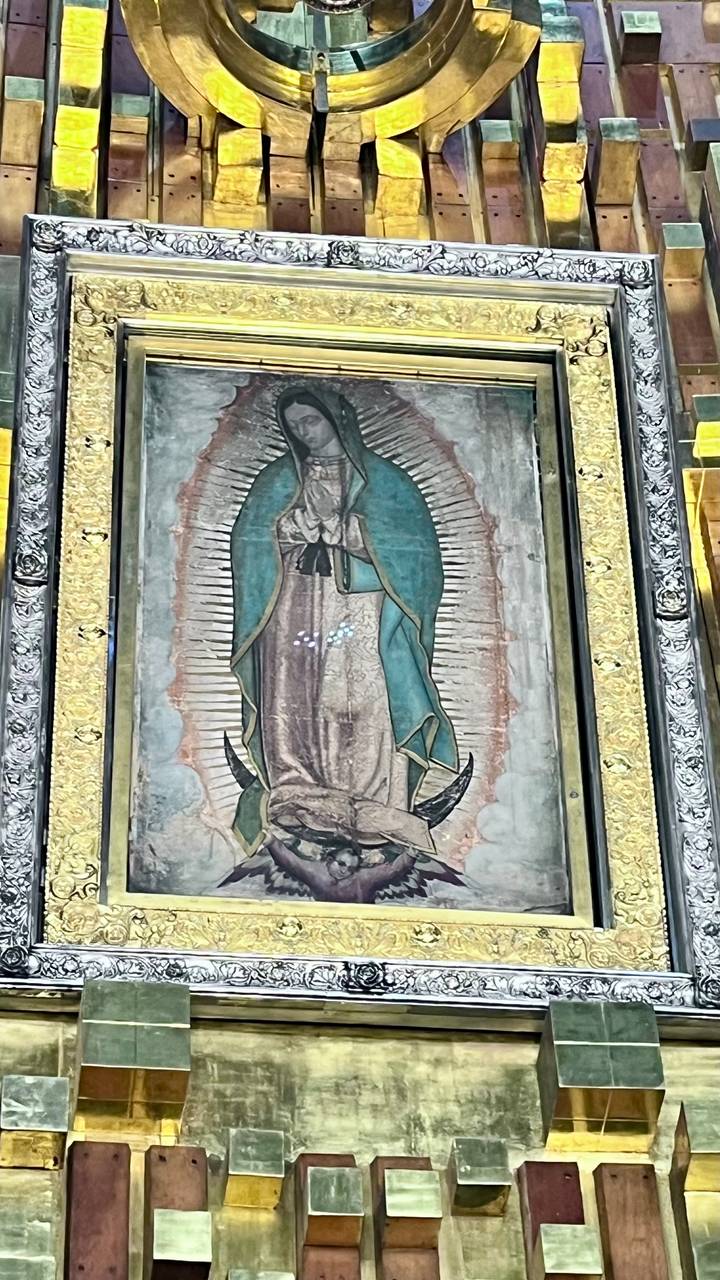 Afbeelding van een religieuze schildering met sierlijke omlijsting.