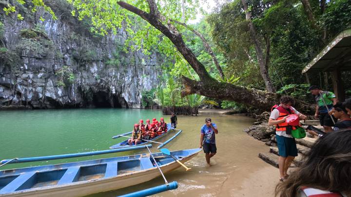 Group about to enter a cave for exploration.