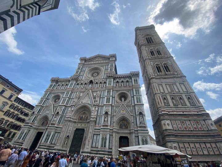 Striking view of Florence Cathedral and its bell tower under a bright blue sky