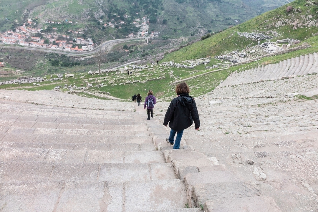 Tour guide explaining in an ancient site with people.