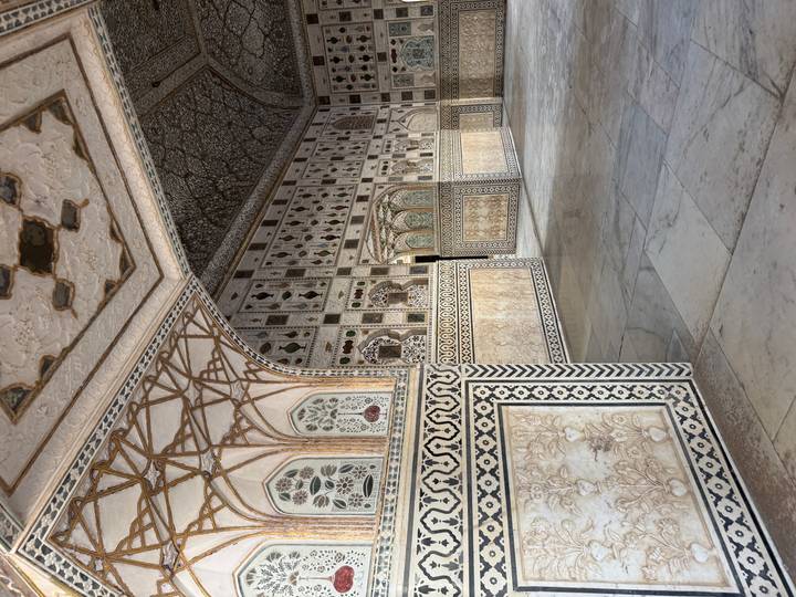 Intricately decorated marble walls and arches of the Sheesh Mahal inside Agra Fort.