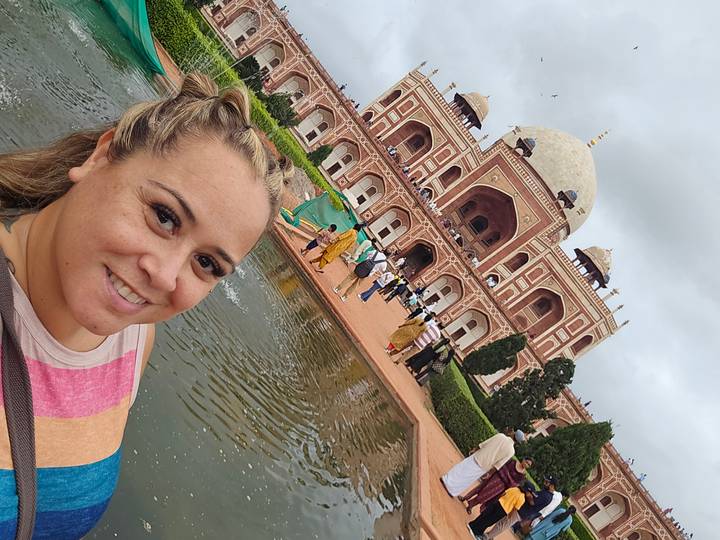 Selfie of traveller beside water channel with the ornate Humayun’s Tomb framed in the background