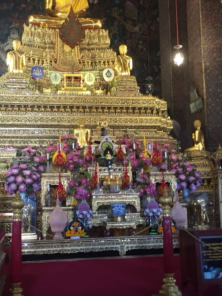 Intricate golden and decorated altar.