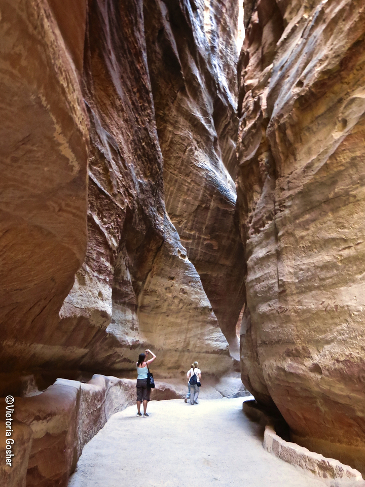 Narrow passageway between large rock formations.